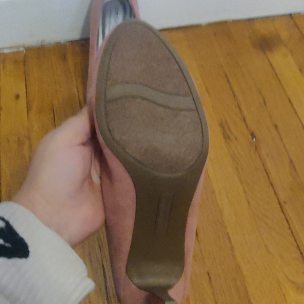 Heels - Picture 3 of 3